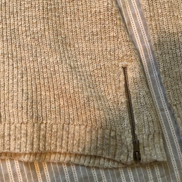 Sweater - Picture 3 of 5